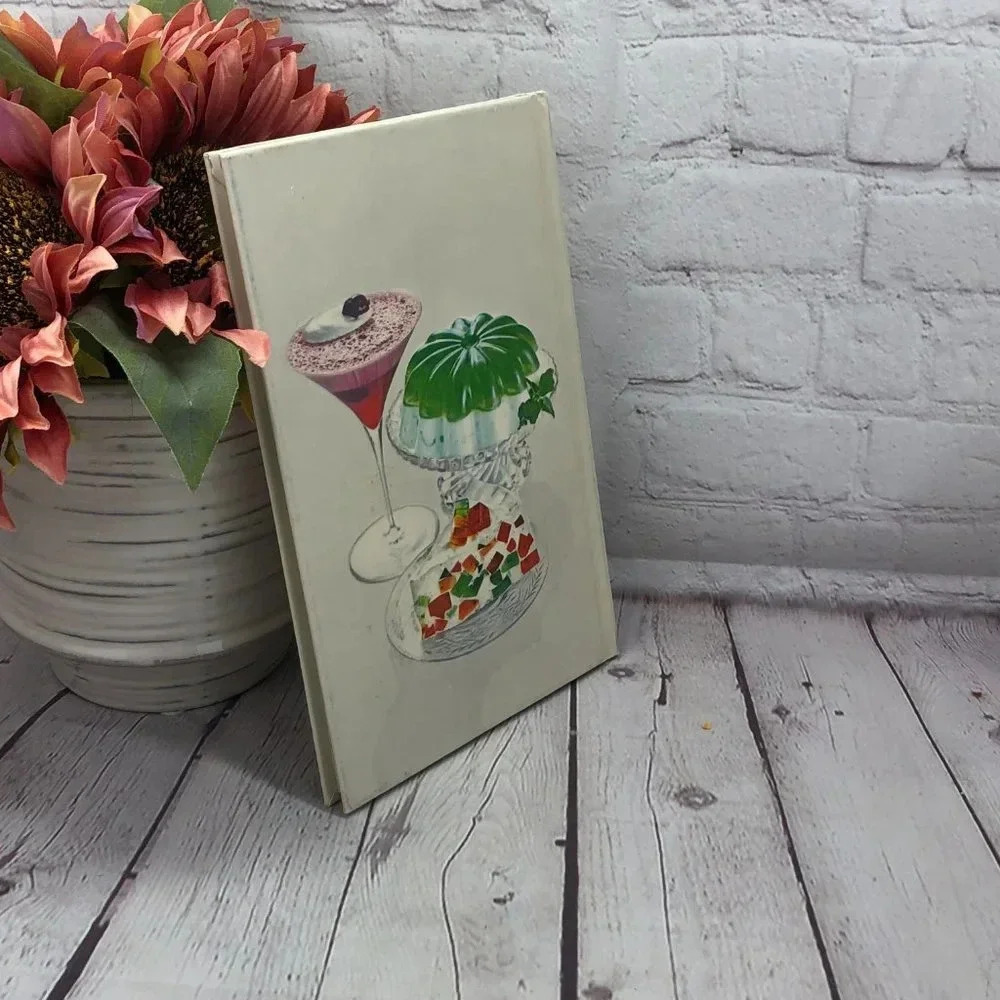 vtg 1979 The New Joys of Jell-O cookbook hardback retro 70s bright primary color - Picture 4 of 5
